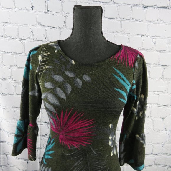 Women's Print Dress with Bell Cap Sleeves - Picture 2 of 4